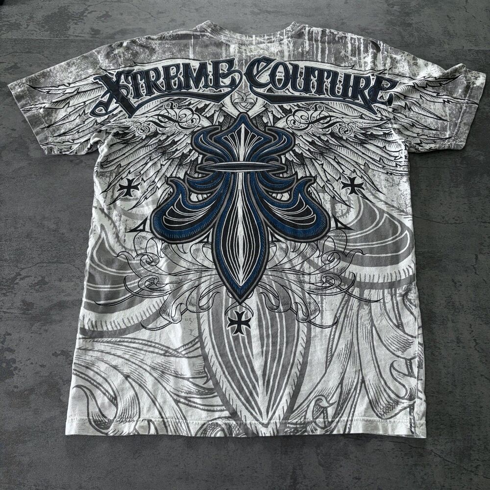 Xtreme Couture By Affliction Men's T-Shirt White Blue Iron Crest tattoo L